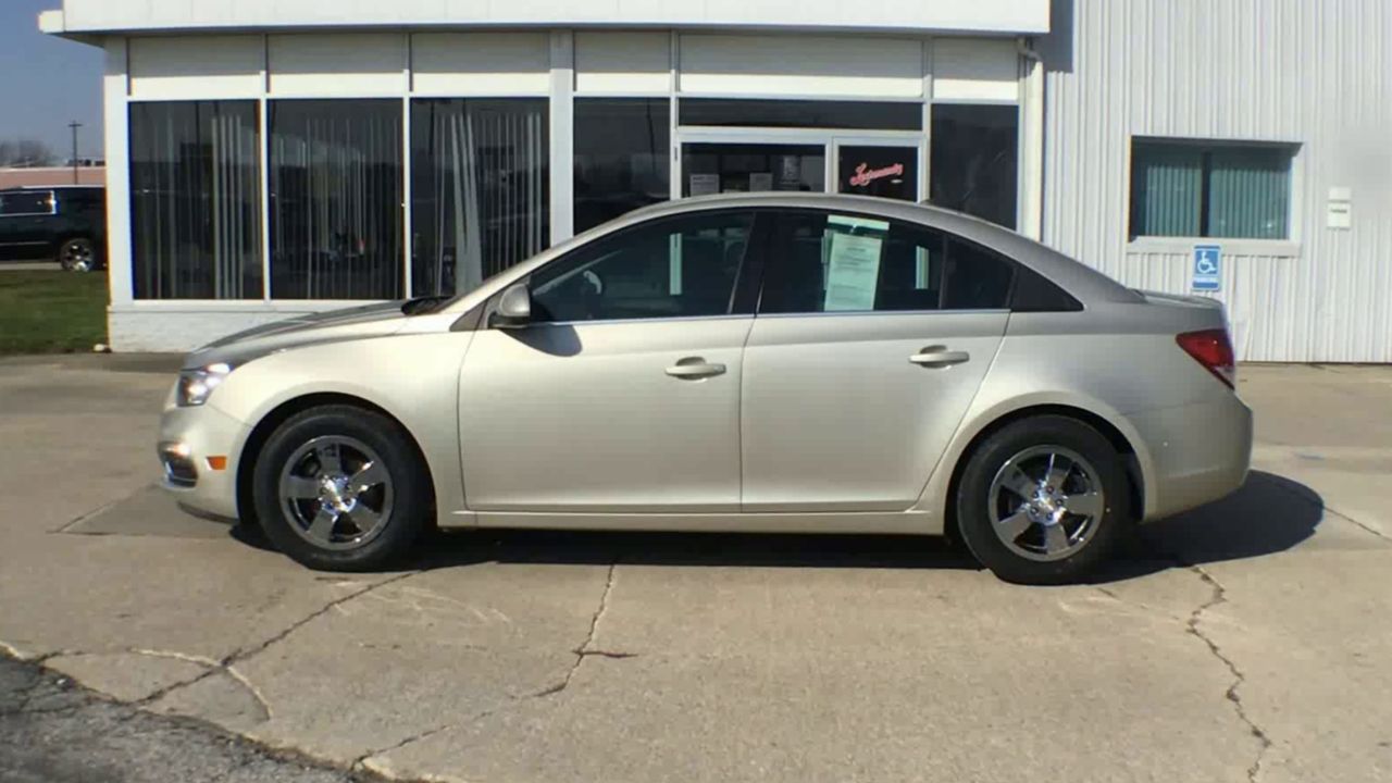 2016 Chevrolet Cruze LT photo 4