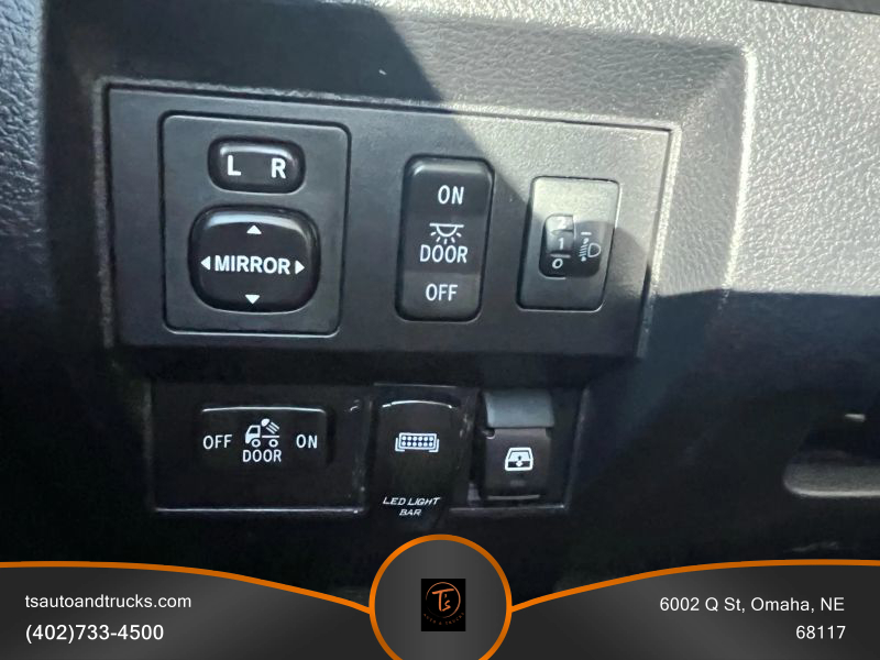 2016 Toyota Tundra CrewMax SR5 photo 15