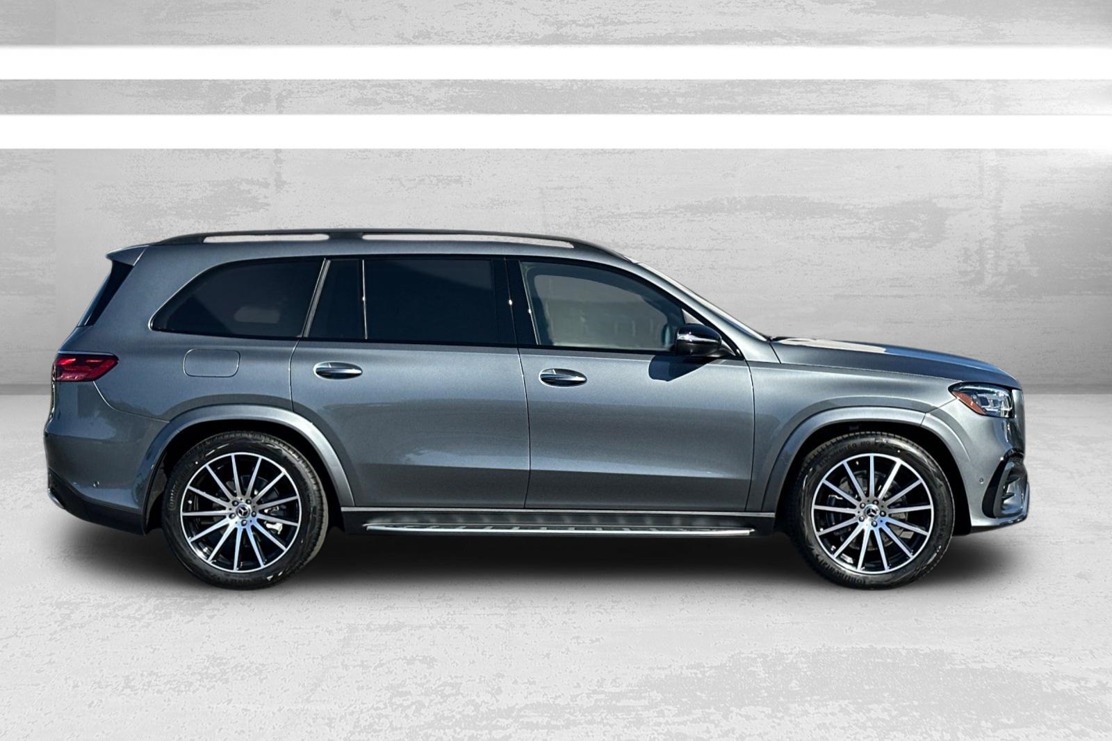 2026 Mercedes Benz GLS 580 4MATIC photo 2