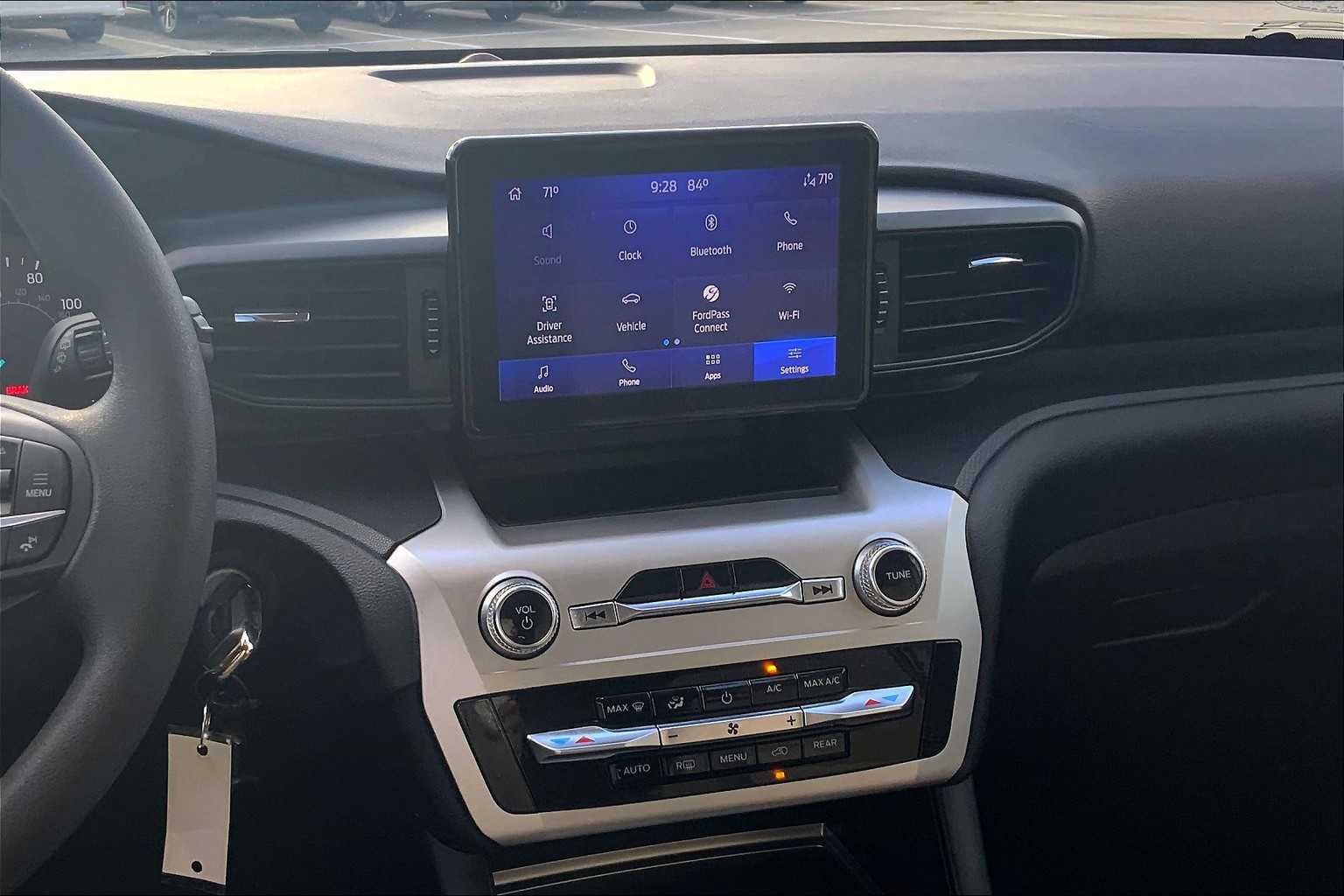 2022 Ford Explorer Base photo 5