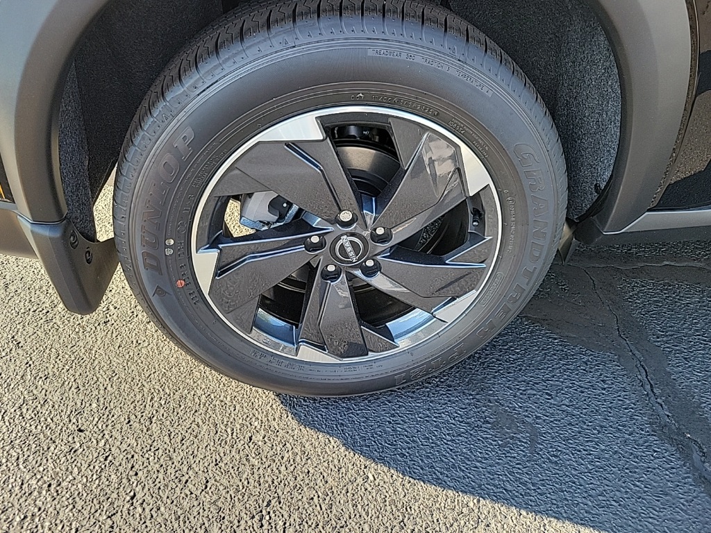 2026 Nissan Rogue SV photo 10