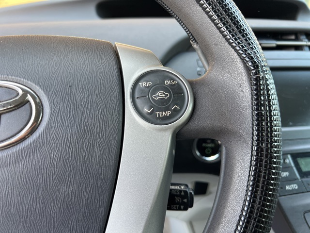 2011 Toyota Prius Three photo 16