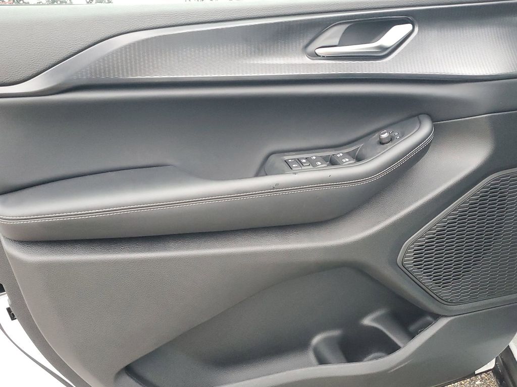 2025 Jeep Grand Cherokee Laredo Altitude photo 36