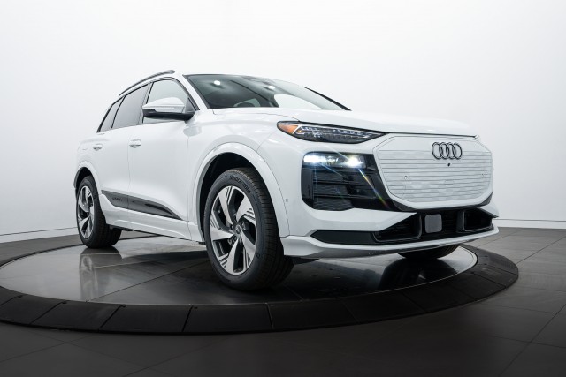 2025 Audi Q6 e-tron Premium Plus
