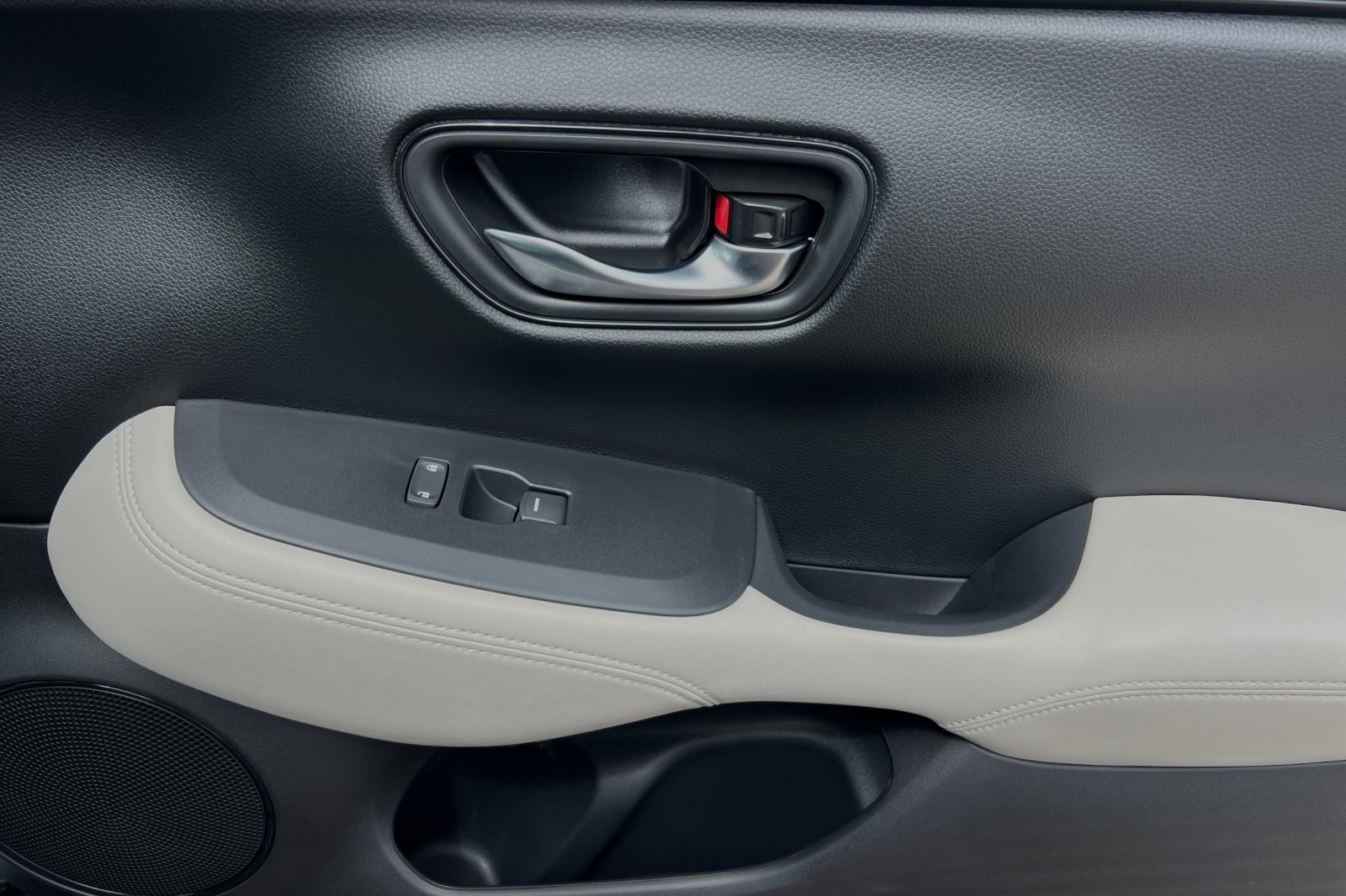 2025 Honda HR-V LX photo 14
