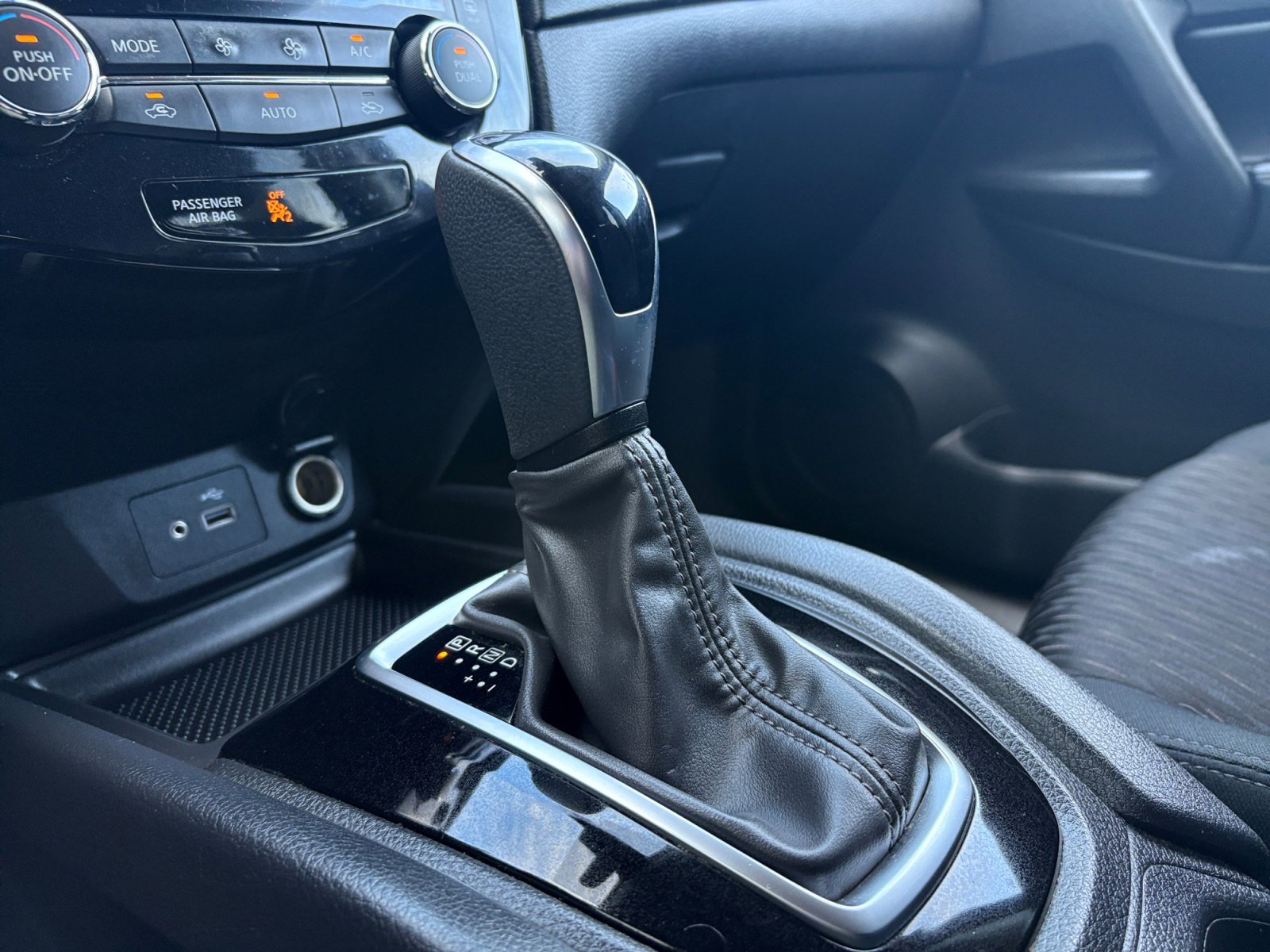 2020 Nissan Rogue SV photo 21