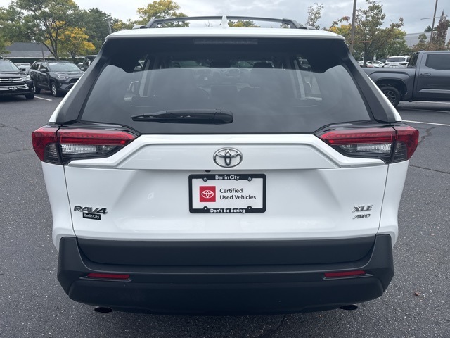 2022 Toyota RAV4 XLE photo 4
