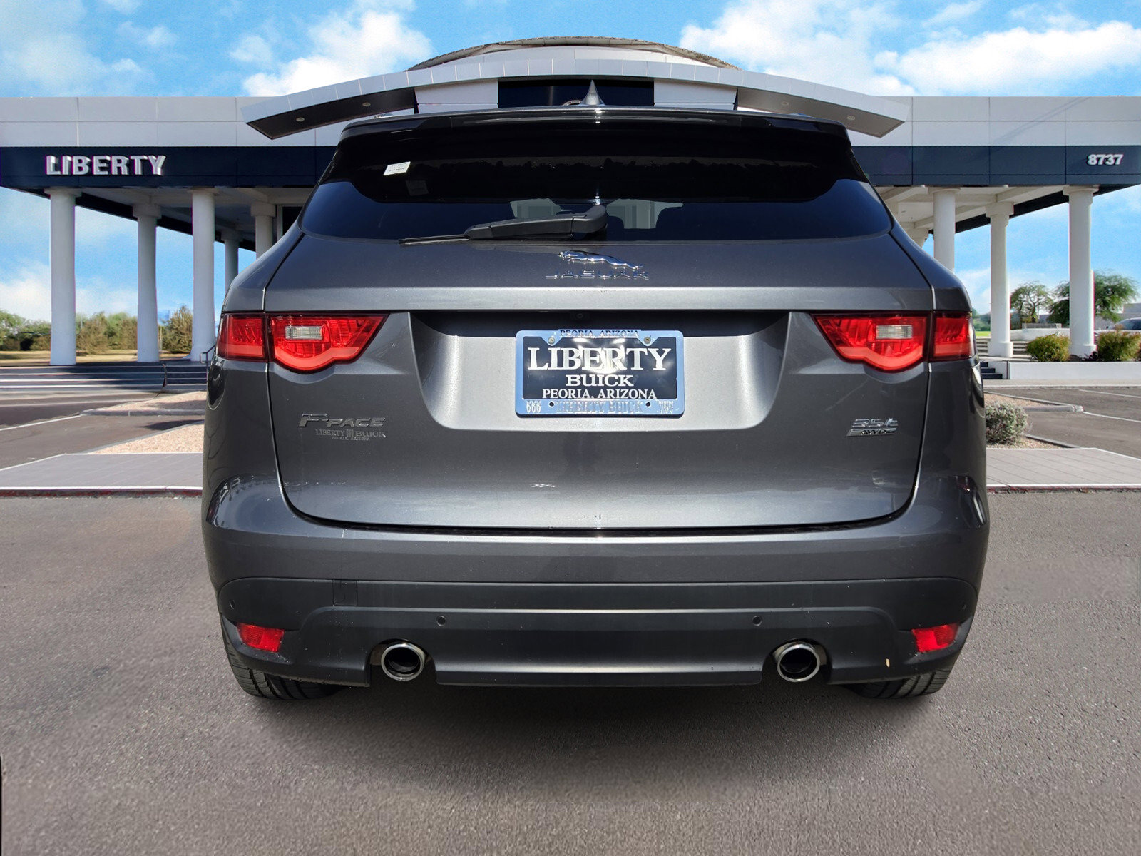 2018 Jaguar F-PACE Prestige photo 4
