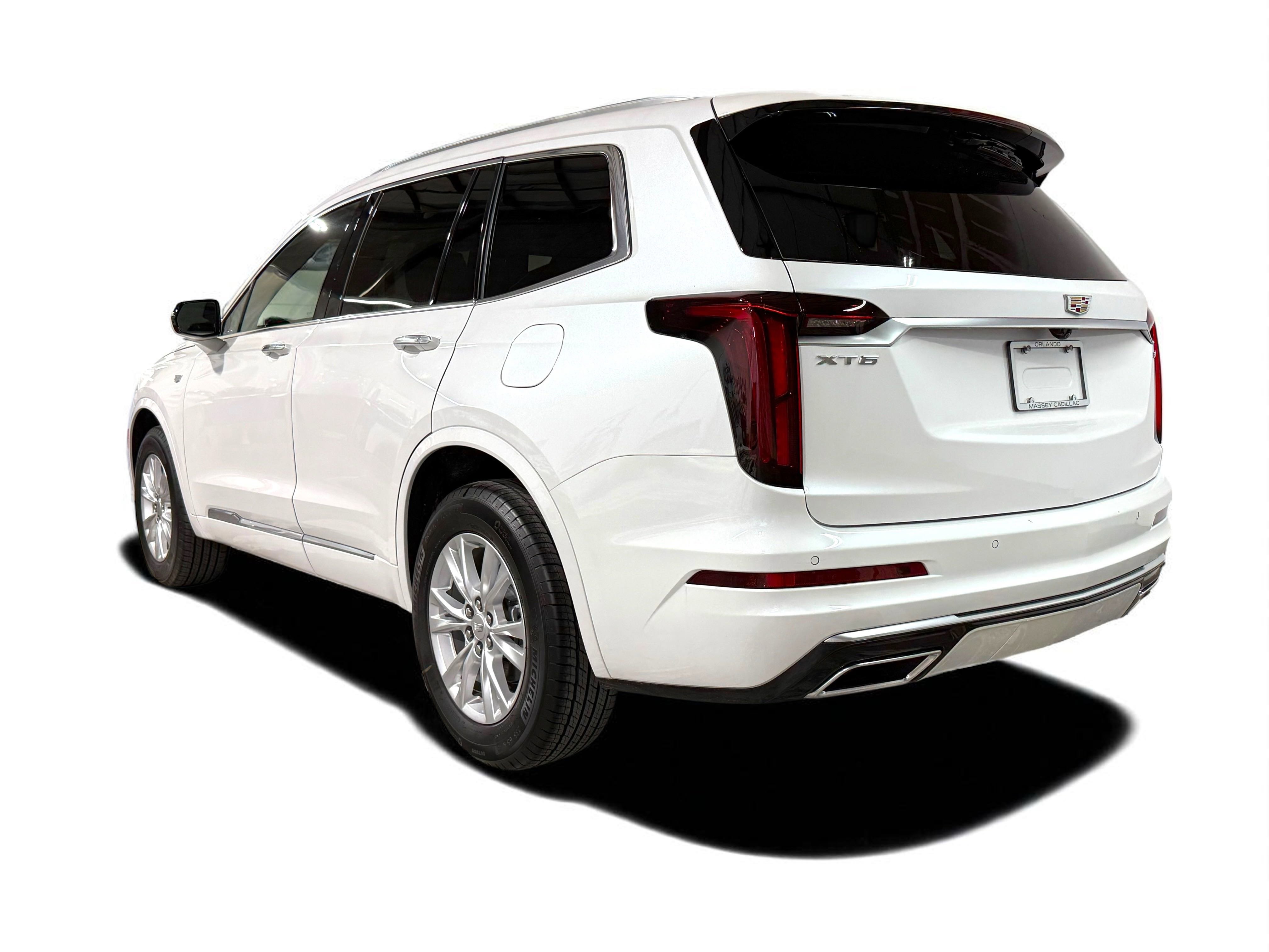 2025 Cadillac XT6 Luxury photo 3