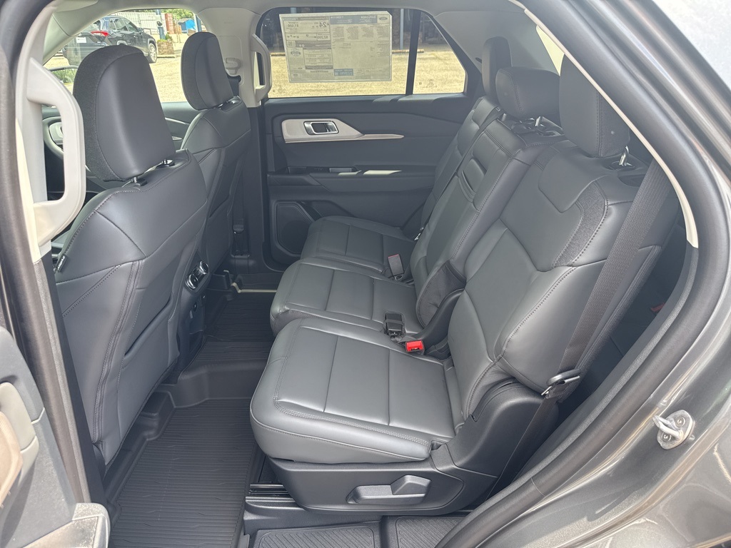 2025 Ford Explorer photo 24