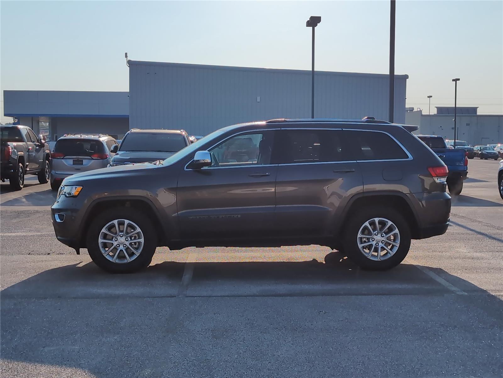 2021 Jeep Grand Cherokee Laredo E photo 3