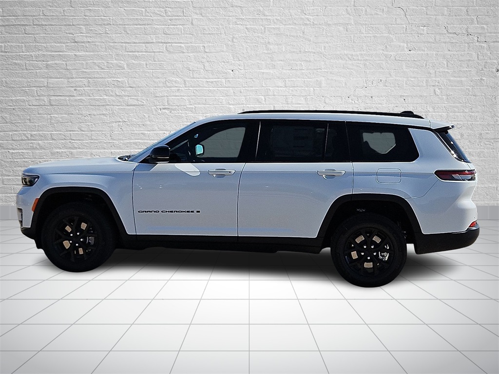 2025 Jeep Grand Cherokee Altitude photo 2