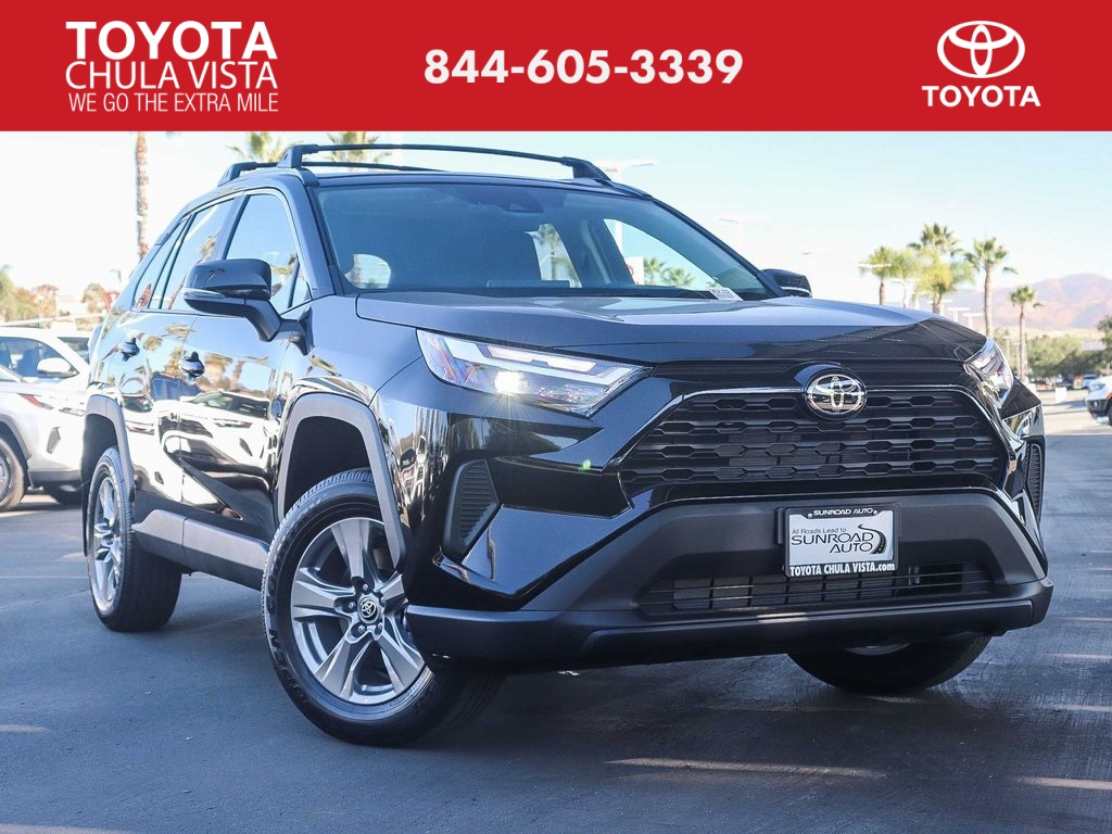 2025 Toyota RAV4 XLE's photo