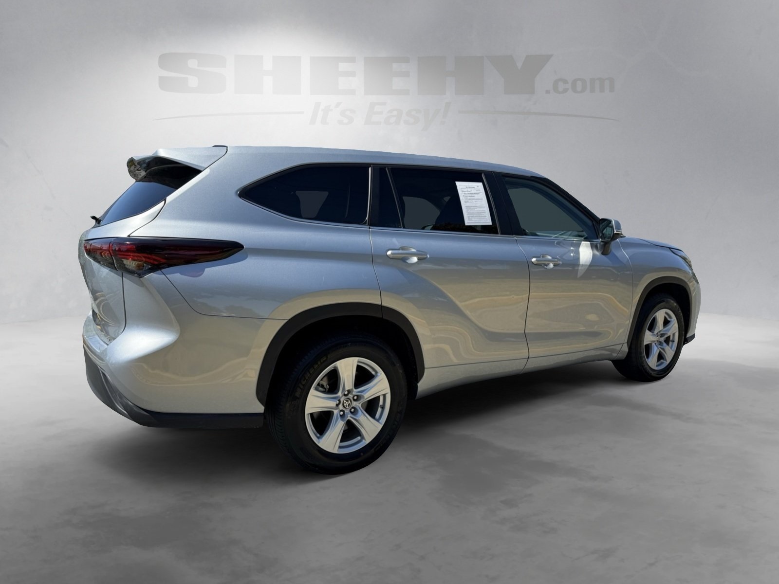 2024 Toyota Highlander LE photo 6