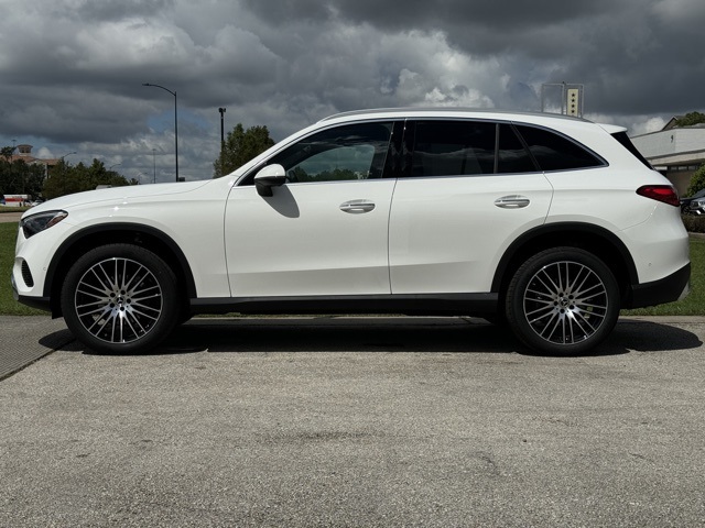 2025 Mercedes Benz GLC 300 4MATIC photo 4