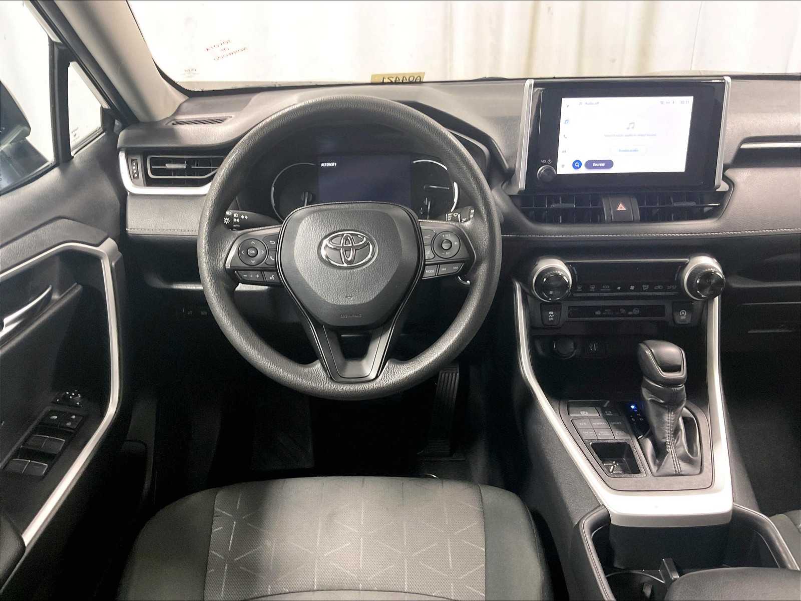 2024 Toyota RAV4 XLE photo 17