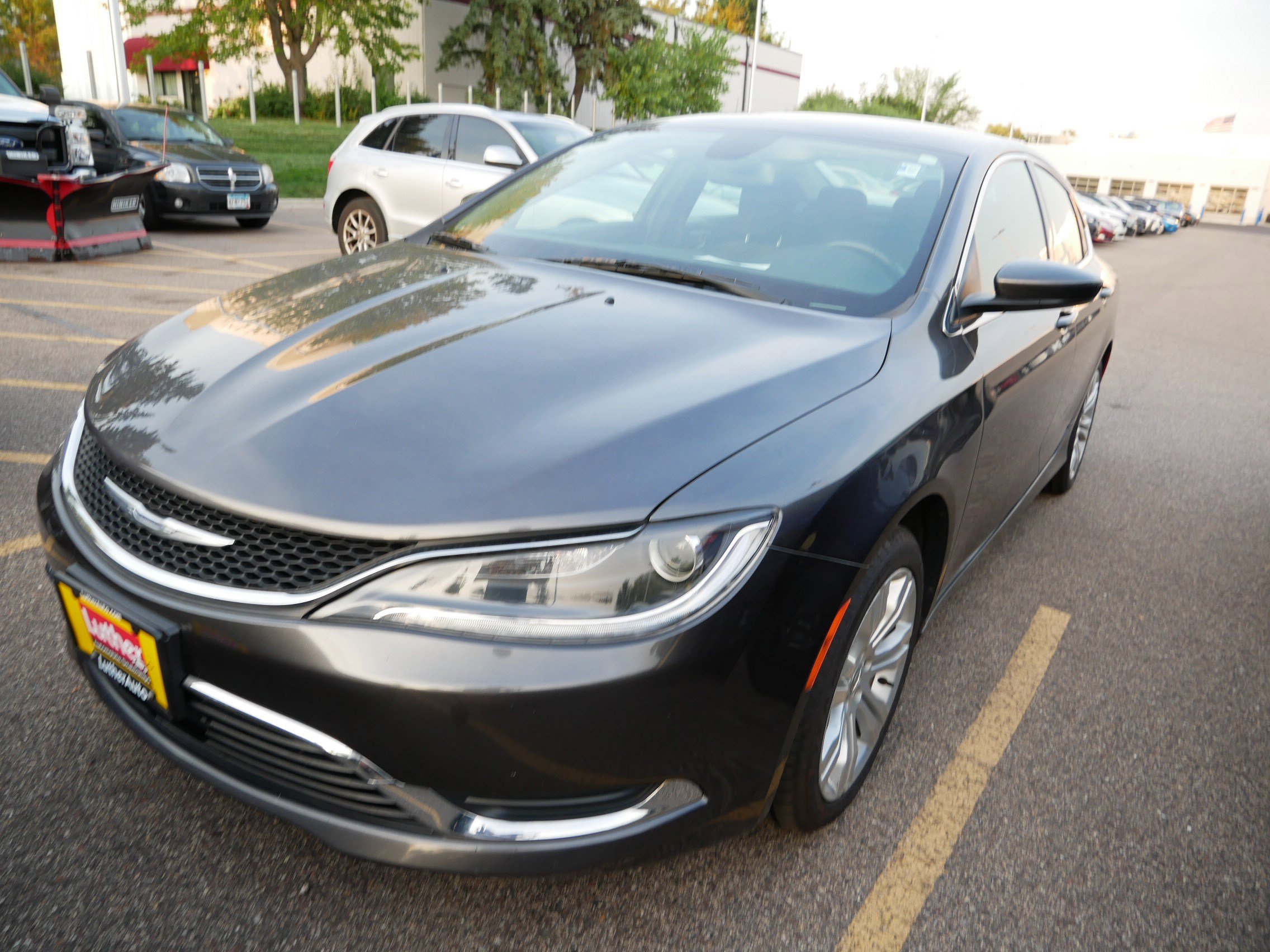 2016 Chrysler 200 Limited photo 3
