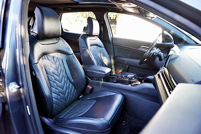 Used 2025 Gray Kia X-Line Prestige image 14