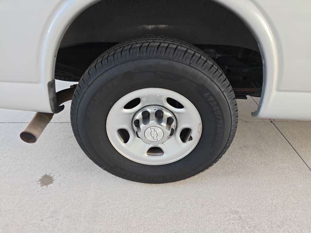 2018 Chevrolet Express 3500 LT photo 3