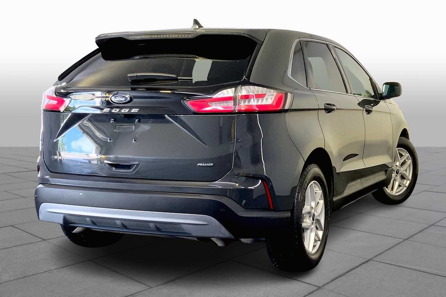 2021 Ford Edge SEL photo 12