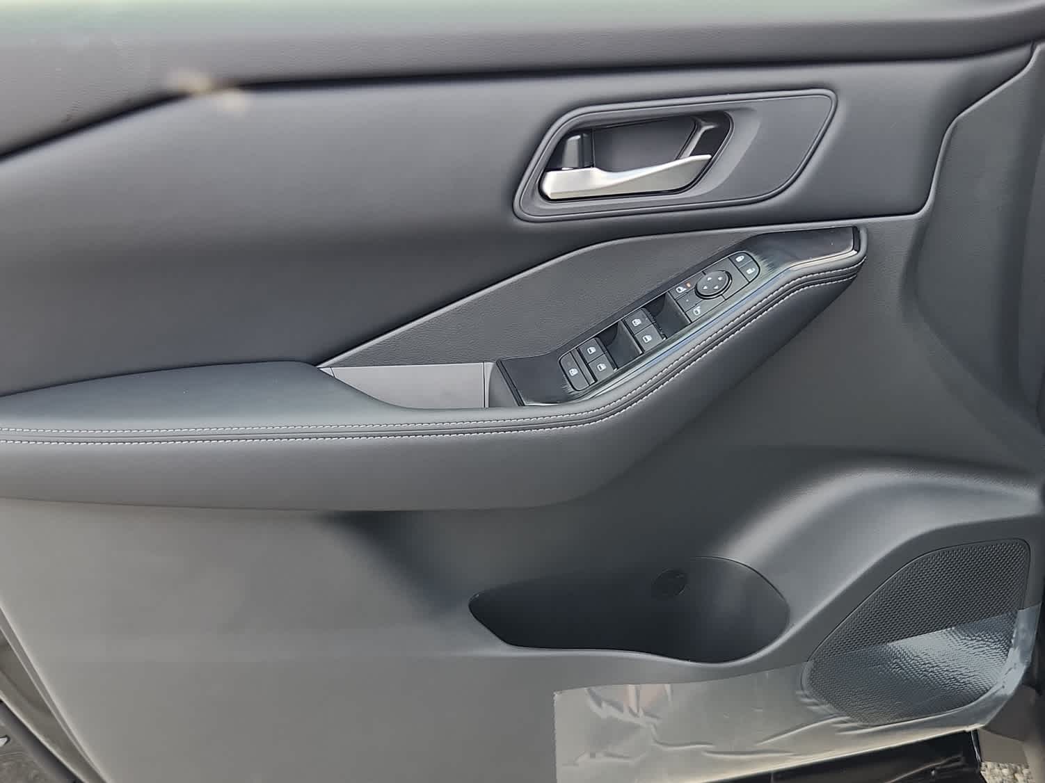 2026 Nissan Rogue SV photo 8