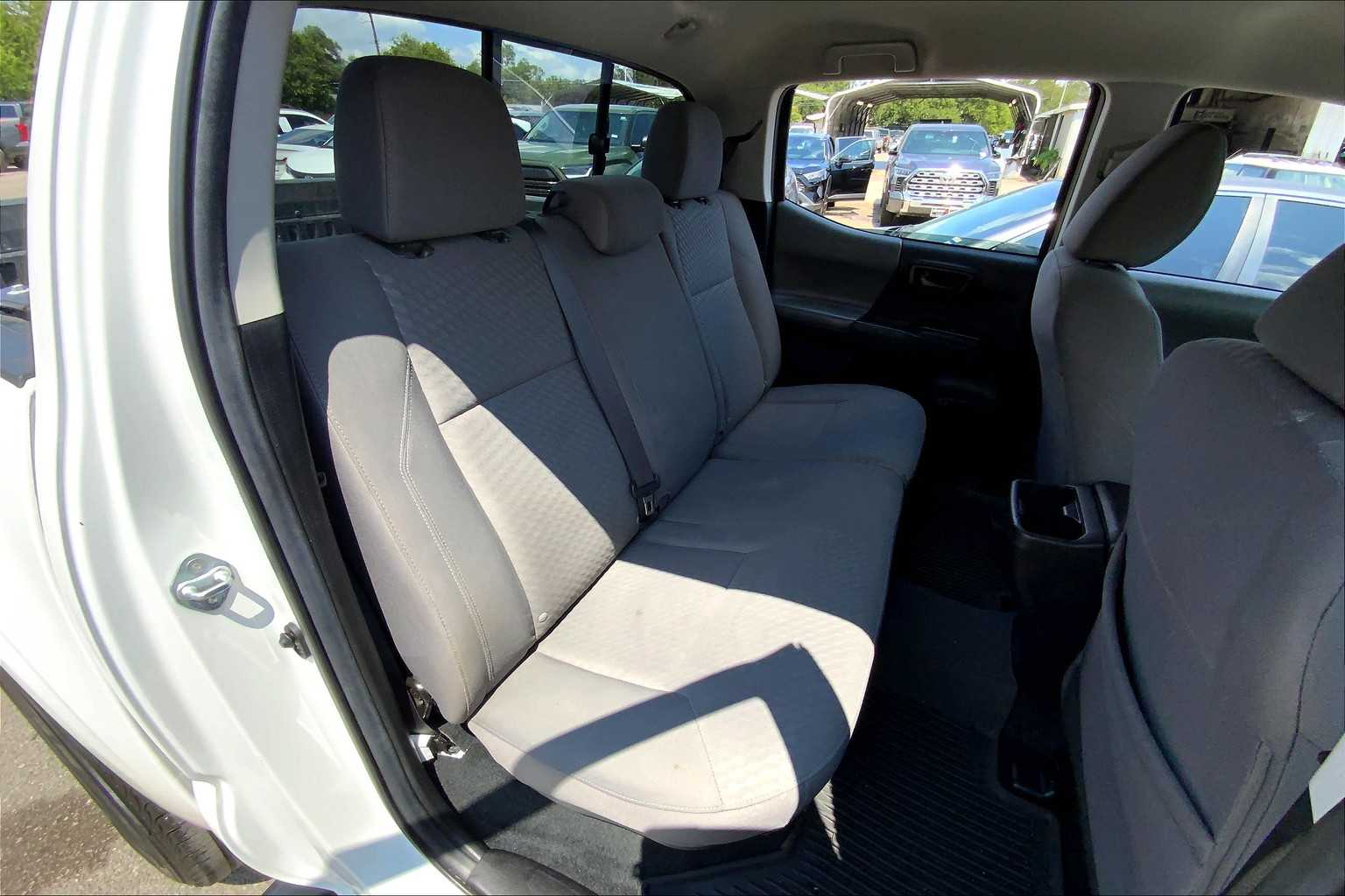 2023 Toyota Tacoma SR 4x4 photo 17