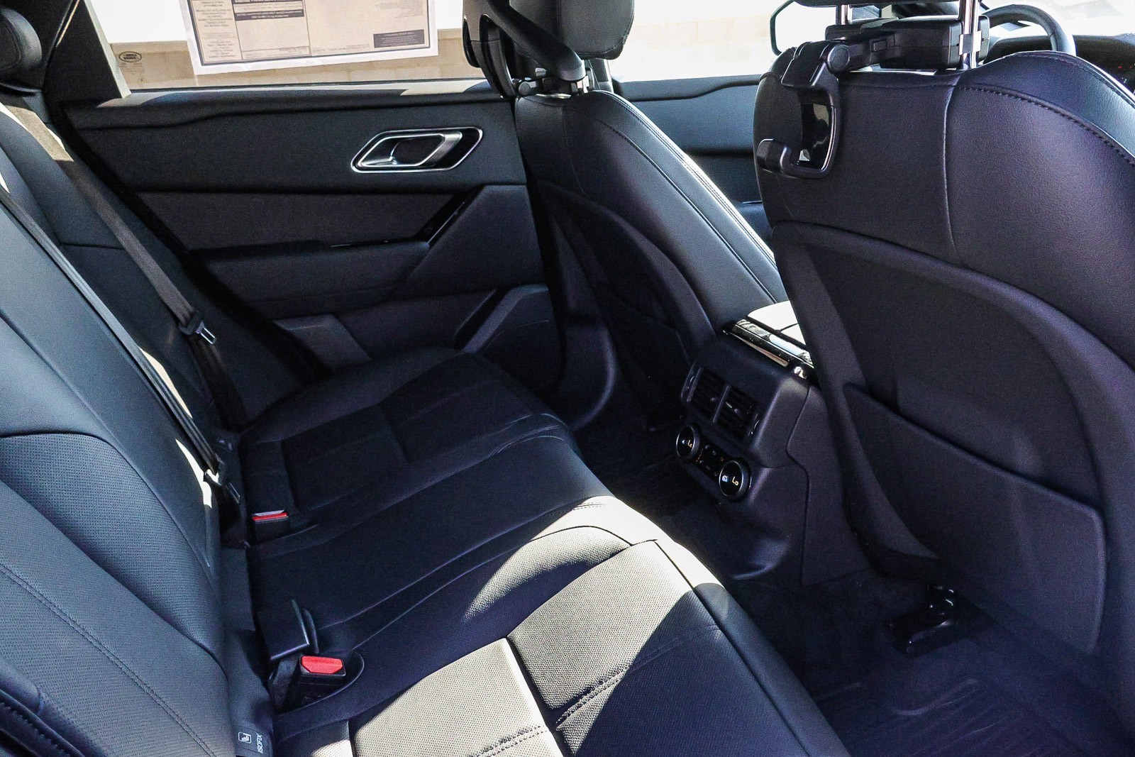 2026 Land Rover Range Rover Velar SE photo 11