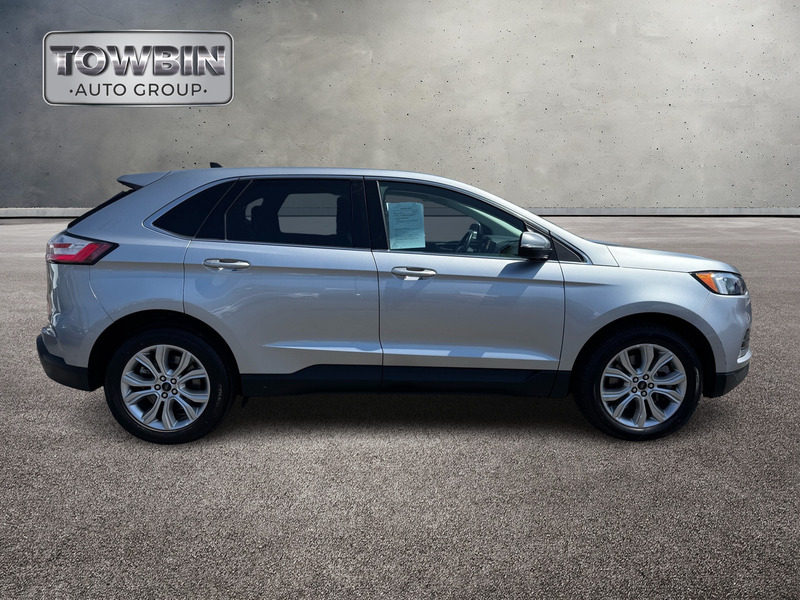 2023 Ford Edge Titanium photo 3