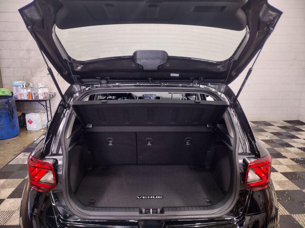 2026 Hyundai Venue SE photo 13