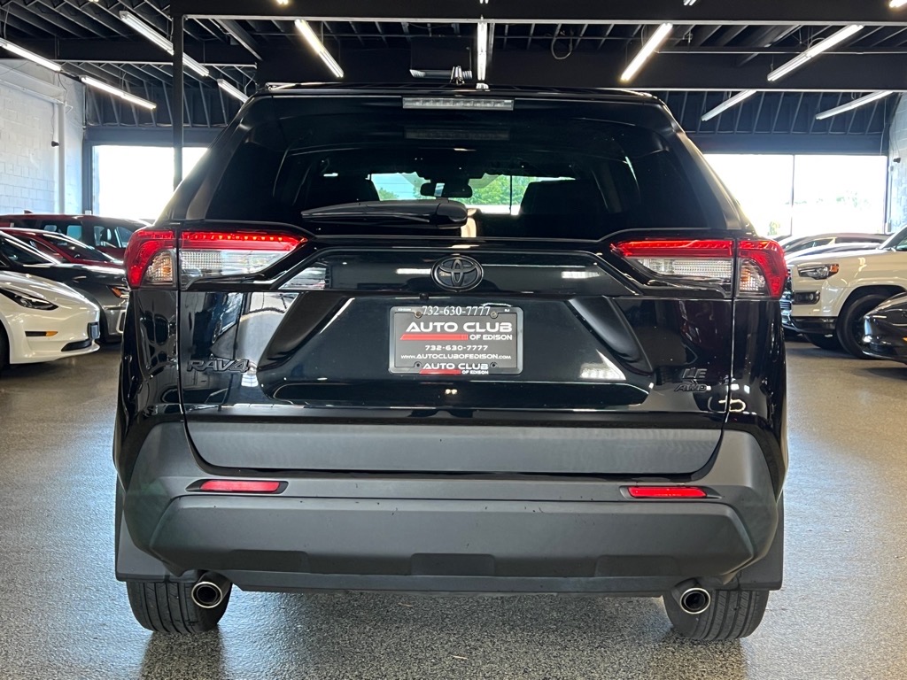 2022 Toyota RAV4 LE photo 2