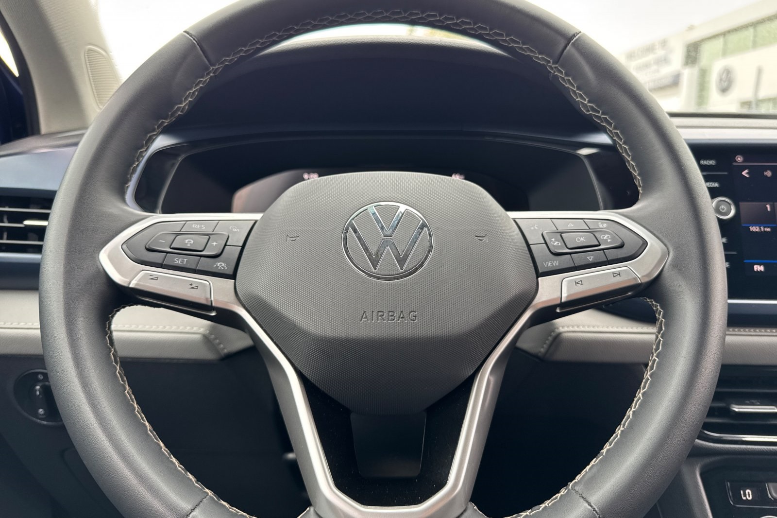 2024 Volkswagen Taos SE photo 23