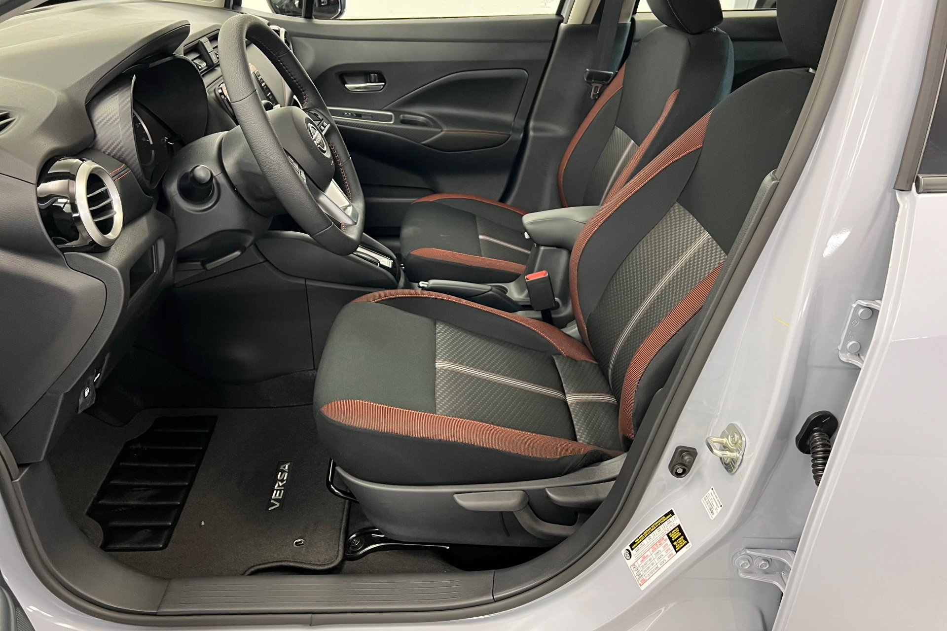 2025 Nissan Versa SR photo 15