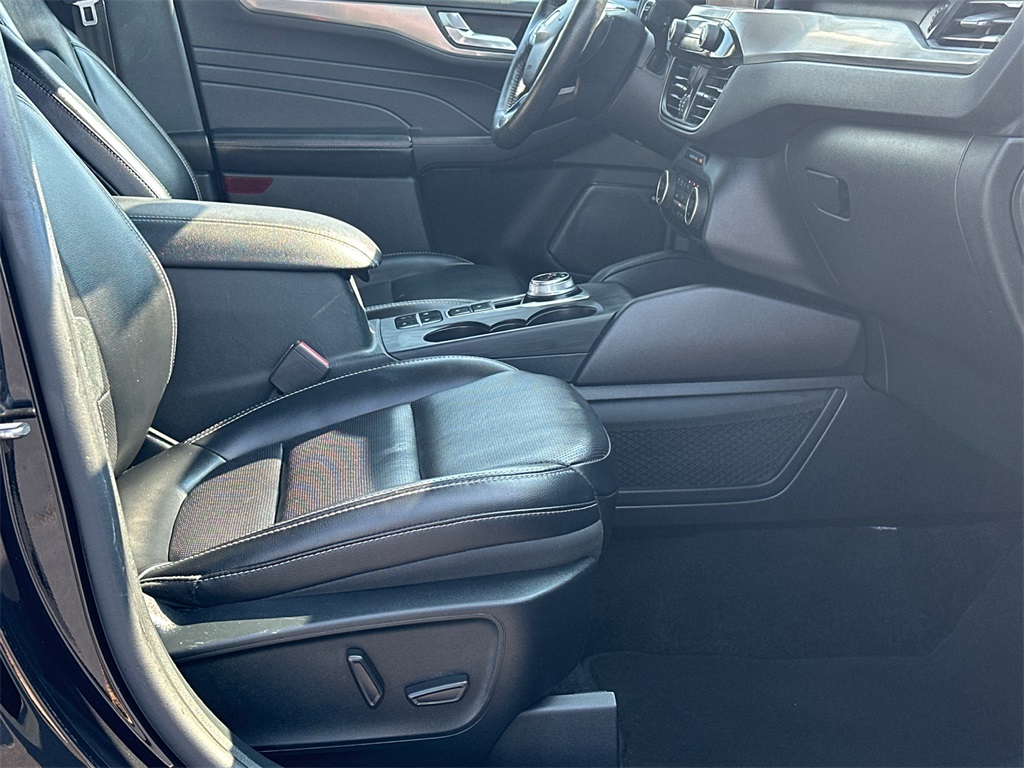 2021 Ford Escape Titanium photo 12