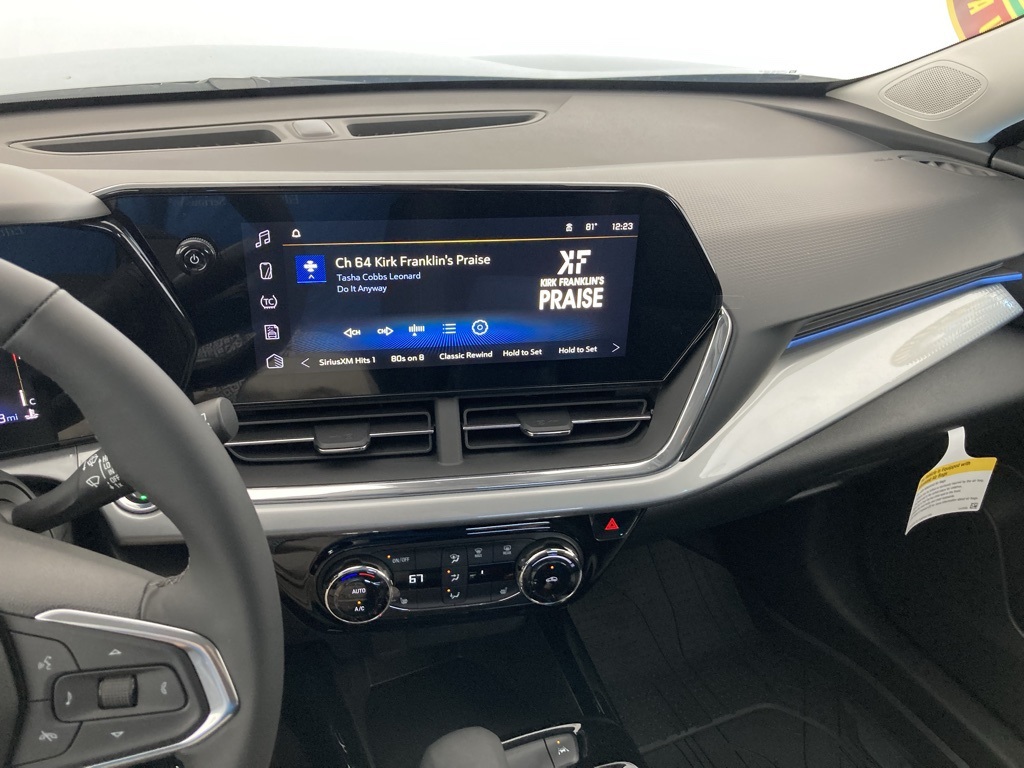 2025 Chevrolet Trax LT photo 2