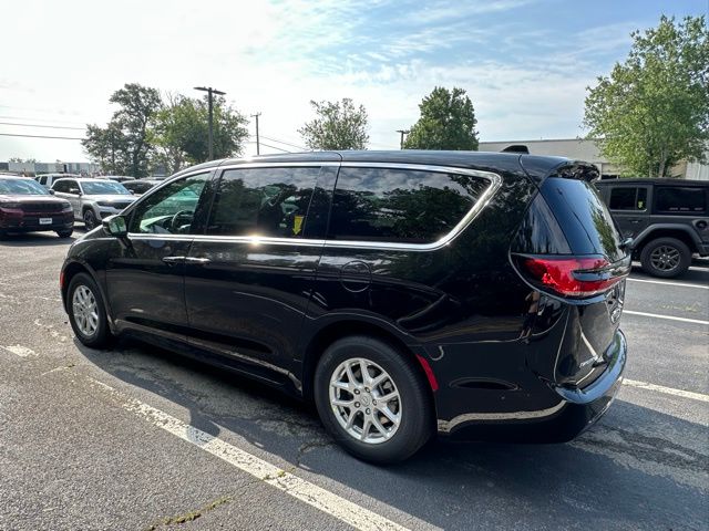2025 Chrysler Pacifica photo 6