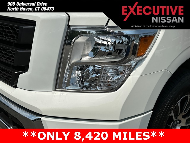2024 Nissan Titan Crew Cab photo 6