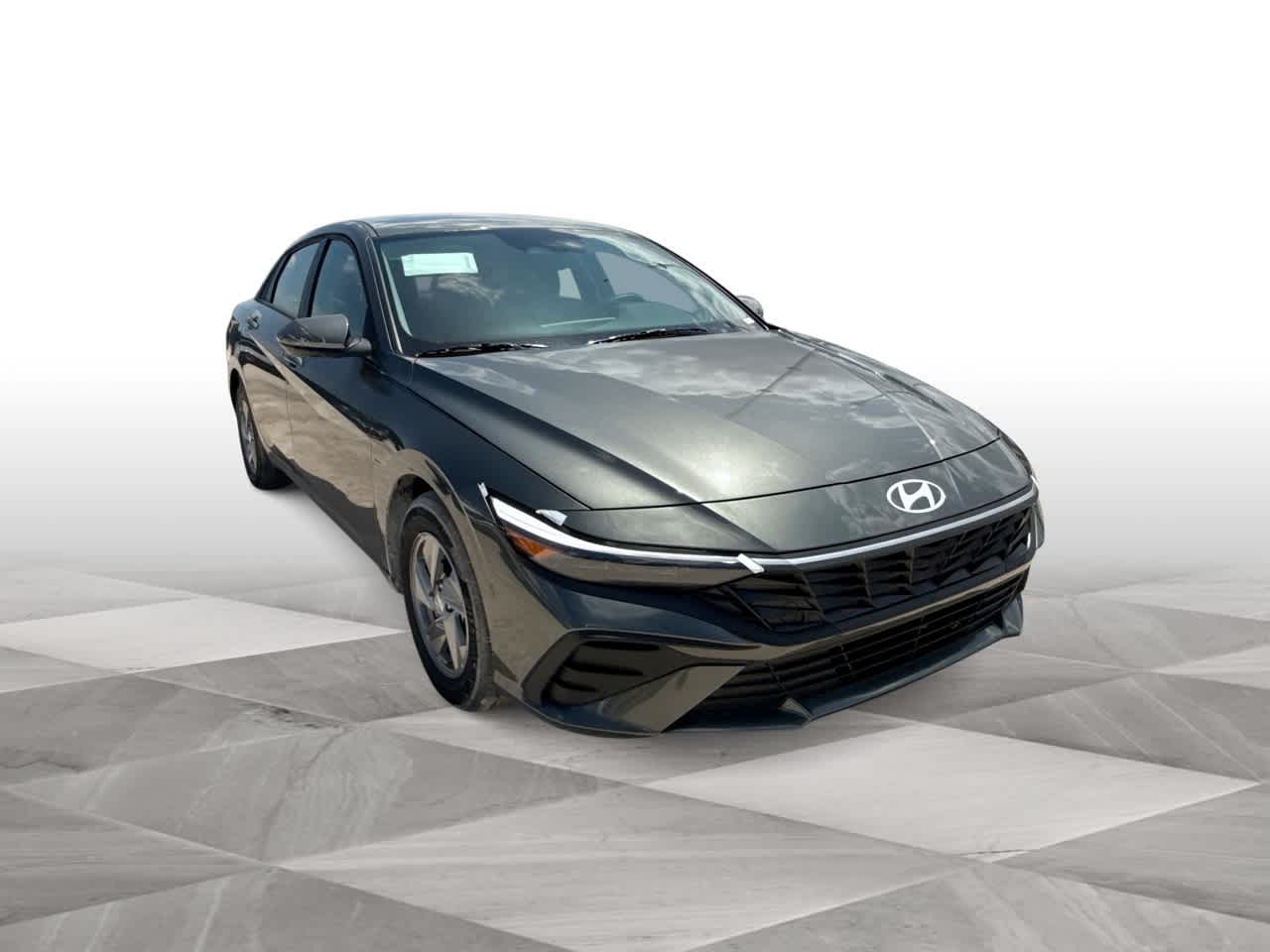 2025 Hyundai Elantra SE photo 2