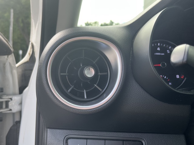 2022 Kia Forte LXS photo 17