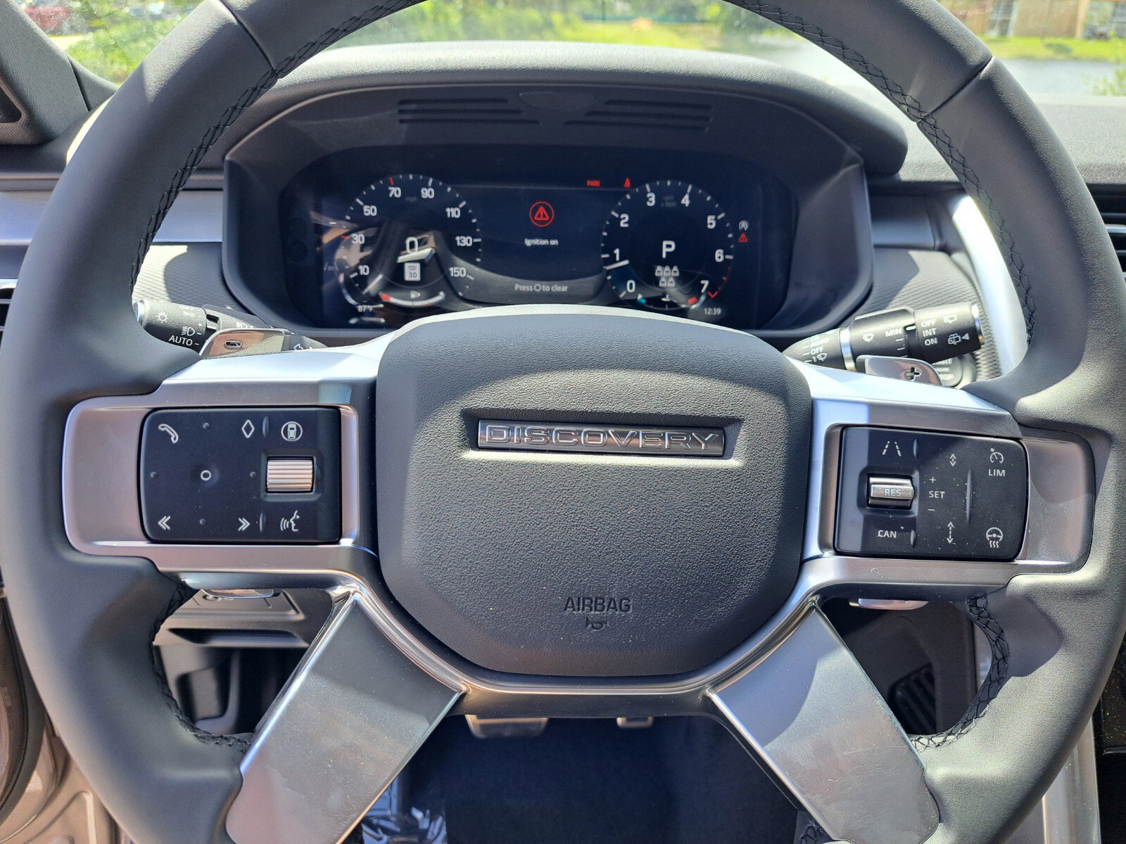 2025 Land Rover Discovery SE photo 11