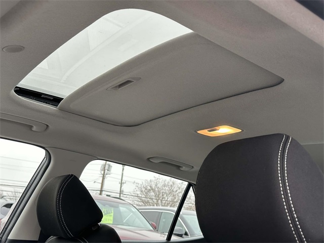 2023 Hyundai Venue SEL Limited photo 3