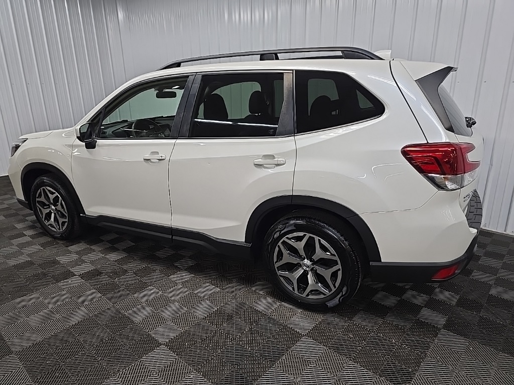 2019 Subaru Forester Premium photo 4