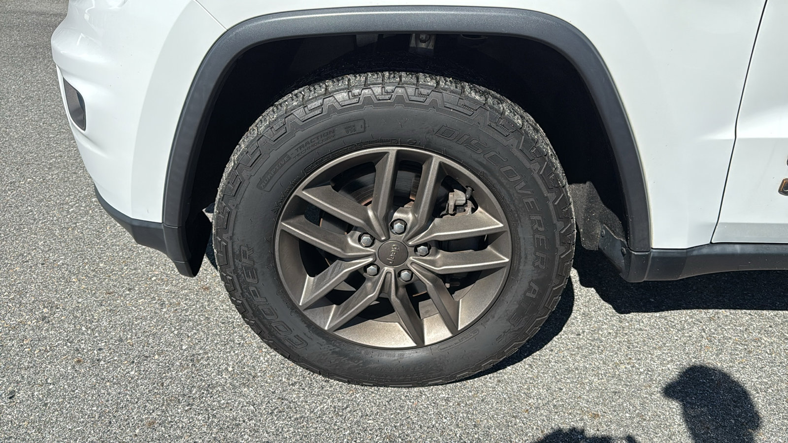 2017 Jeep Grand Cherokee Anniversary Edition photo 9