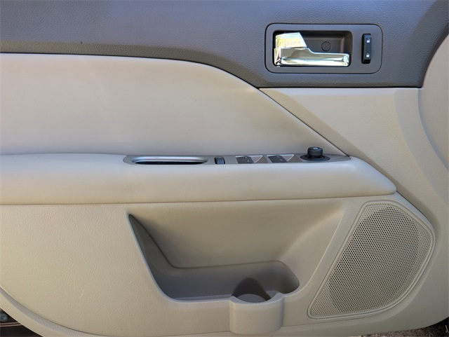2011 Ford Fusion SEL photo 11