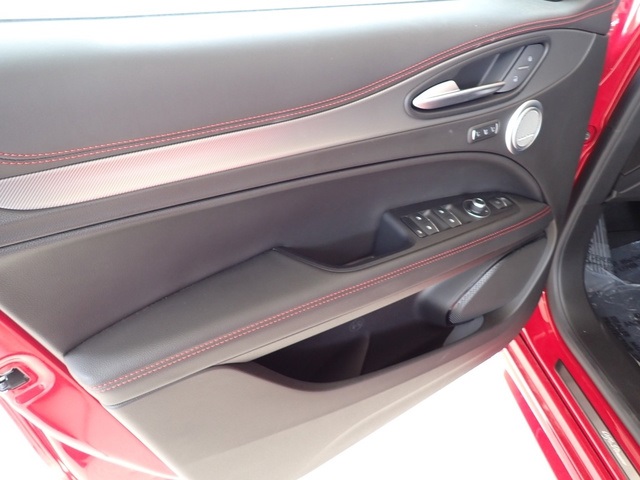 2025 Alfa Romeo Stelvio Tributo Italiano photo 15