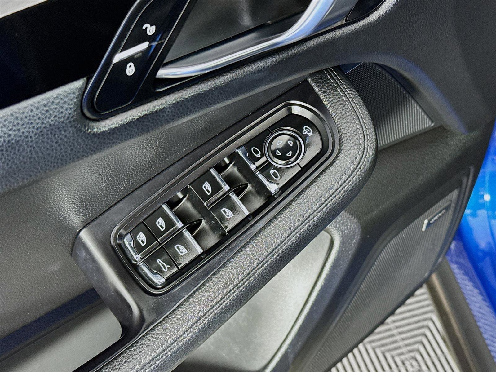2018 Porsche Macan Base photo 20