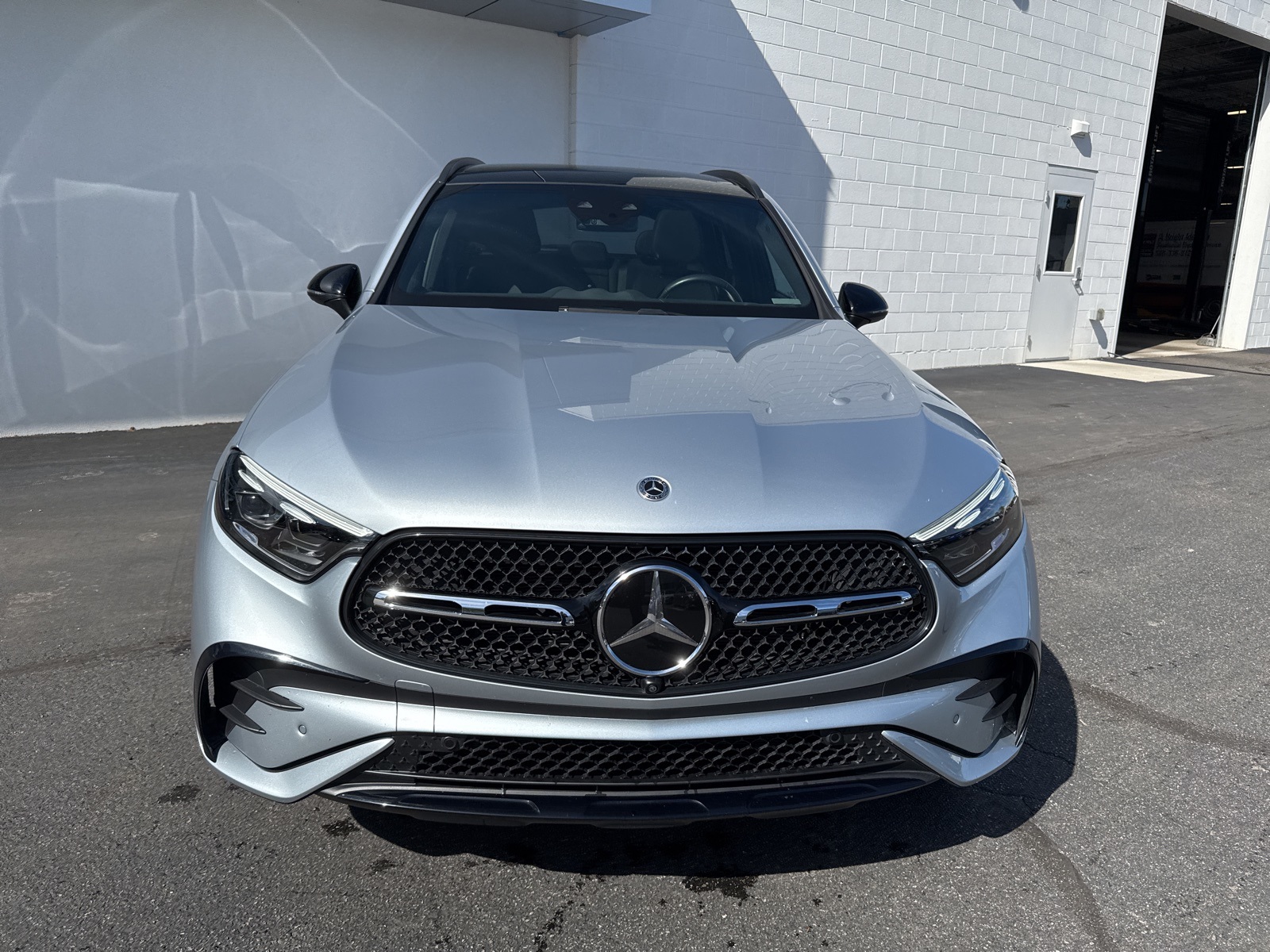 2024 Mercedes Benz GLC 300 4MATIC photo 3