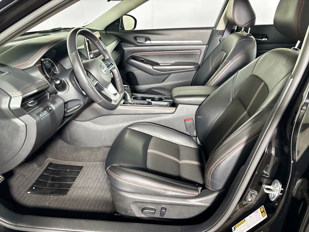 2023 Nissan Altima 2.5 SR photo 11