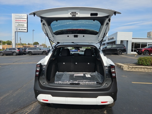 2026 Nissan Kicks SV photo 2