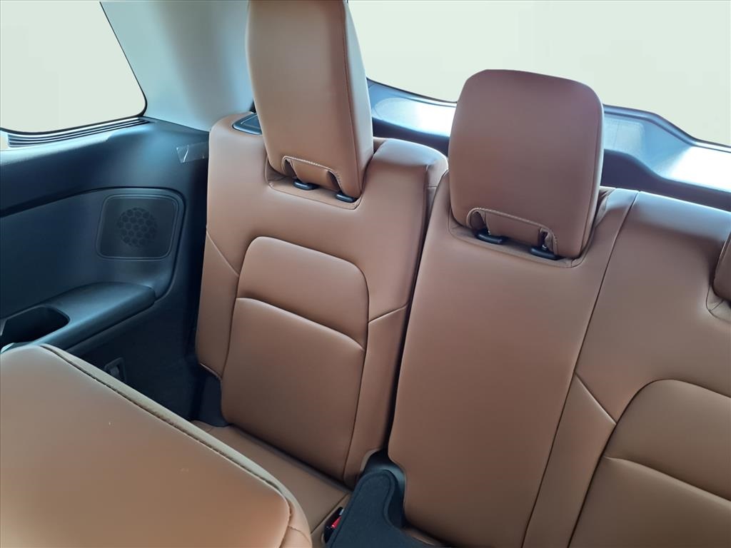 2025 Nissan Pathfinder Platinum photo 5
