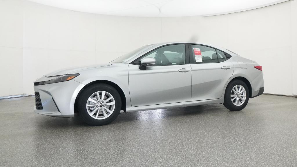 2025 Toyota Camry LE photo 6